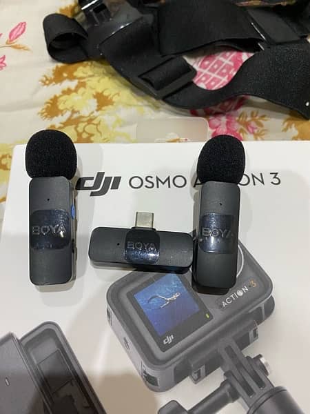 DJI Osmo Action 3 Vlogging camera Combo edition ,mic and torch light 9
