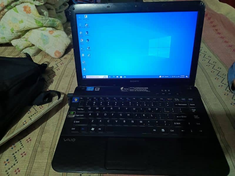 sony viao laptop for sale 9/10 condition 0