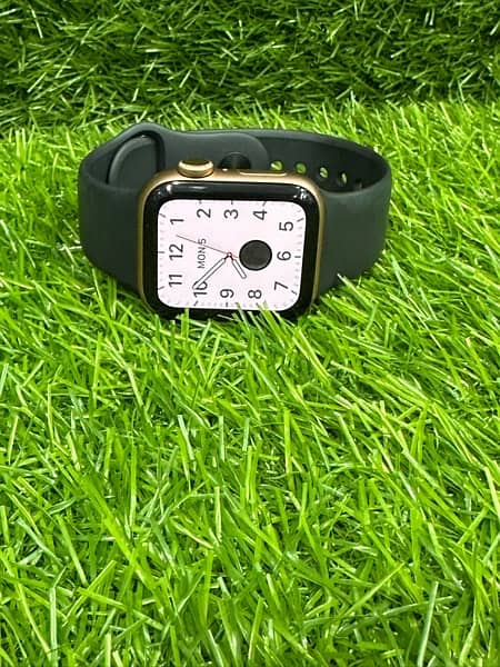 Apple Watch Series SE 40mm Brand New 0