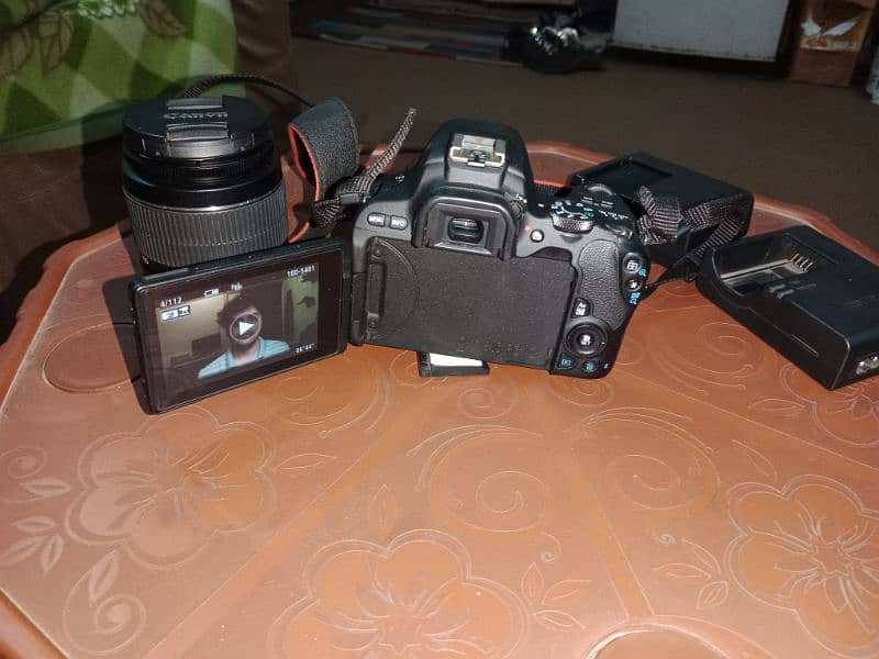 Canon EOS 200D 1