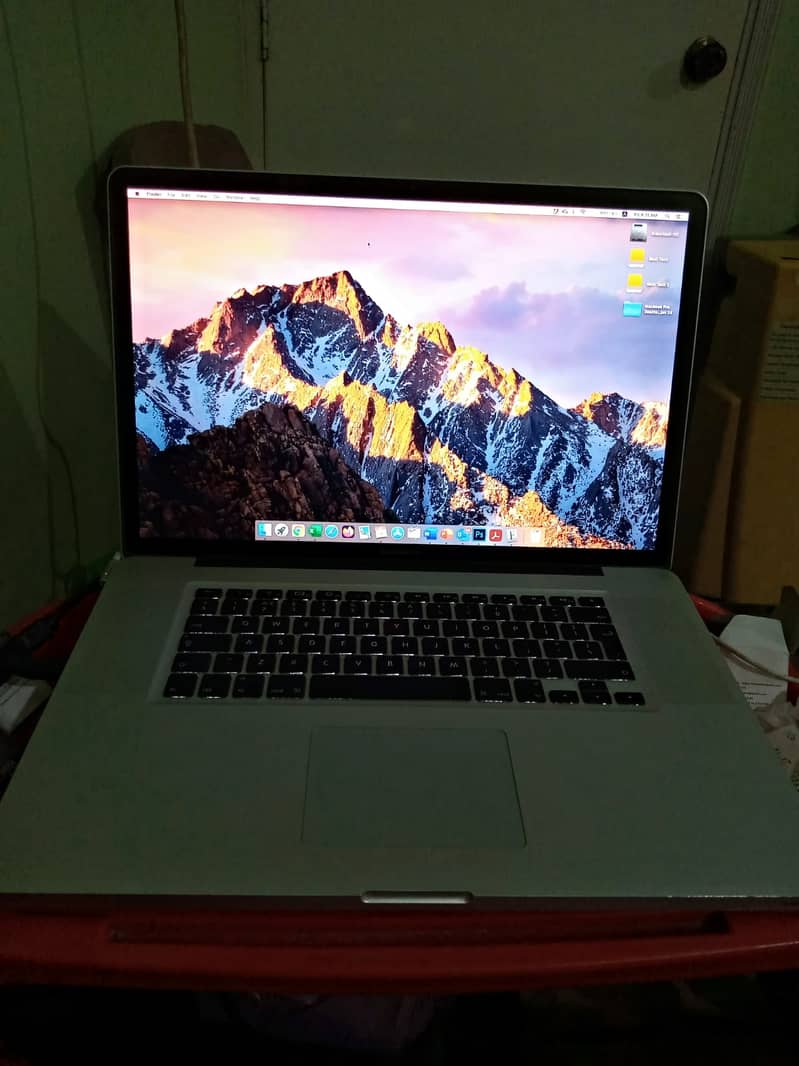 MacBook Pro 17 Inch i5 Special Edition Mid 2010 Dual Graphics Card 7