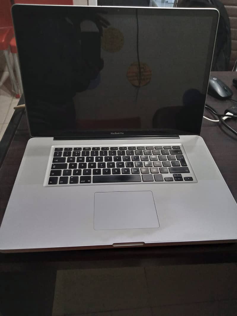 MacBook Pro 17 Inch i5 Special Edition Mid 2010 Dual Graphics Card 8