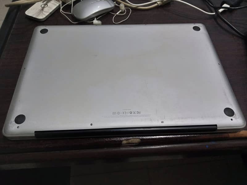 MacBook Pro 17 Inch i5 Special Edition Mid 2010 Dual Graphics Card 9