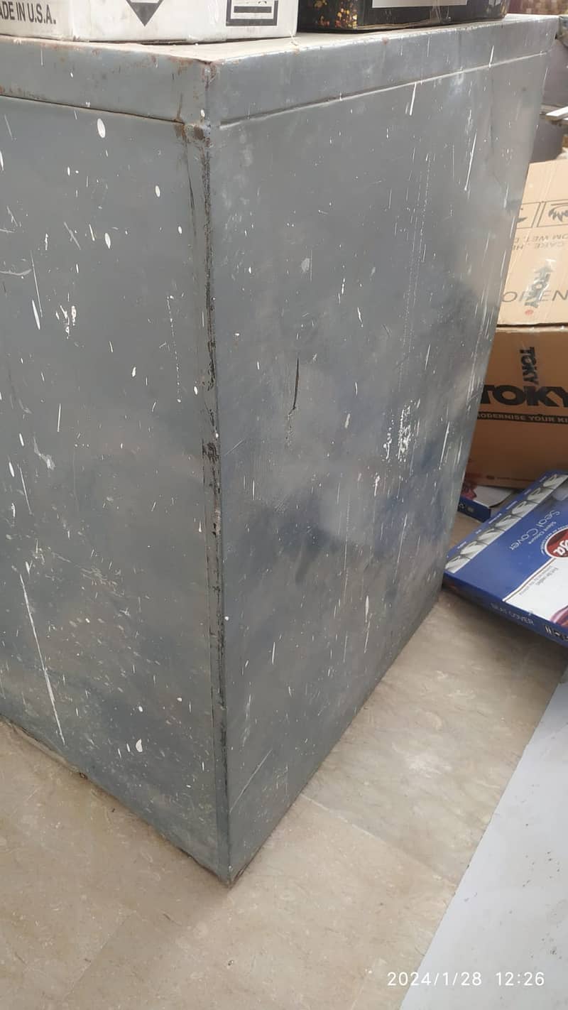 OFFICE STEEL LOCKER AND CABINET FOR SALE IN WORKING CONDITION CUPBOARD 1