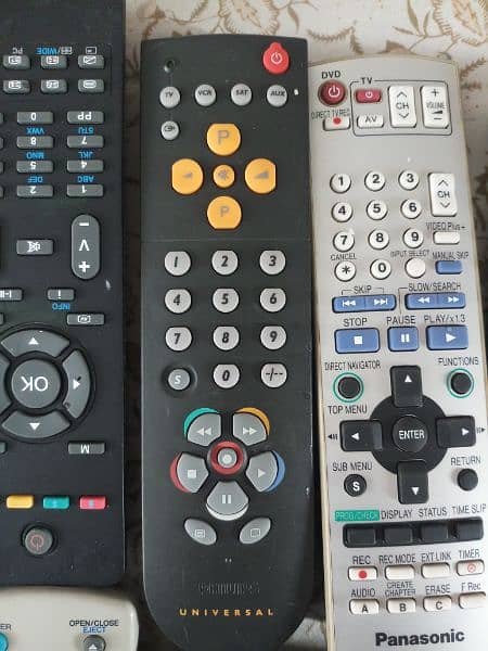 31 Original remote controls all in OK condition. 0