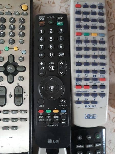 31 Original remote controls all in OK condition. 3