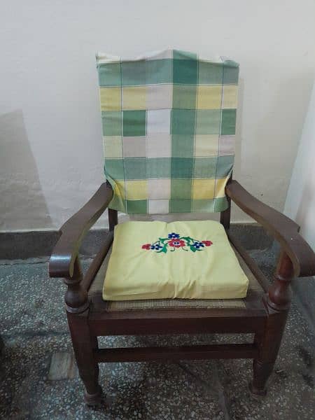 Chairs set with table in reasonable price 0