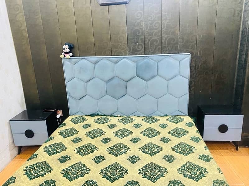 king Size bed Dressing and Side tables High Glass 1