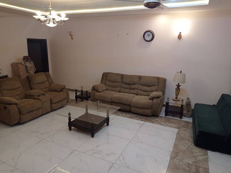 Basement room/portion for rent in family home ideal for students 2