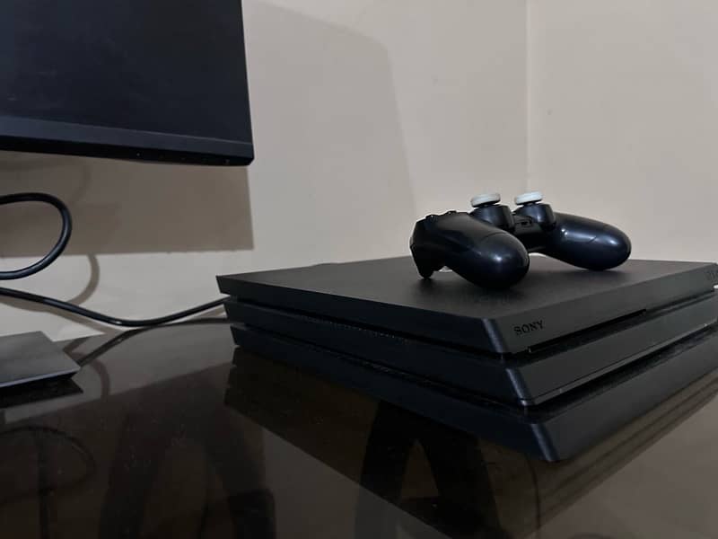 ps4 pro 1TB 7216(latest model) with 2 games 2