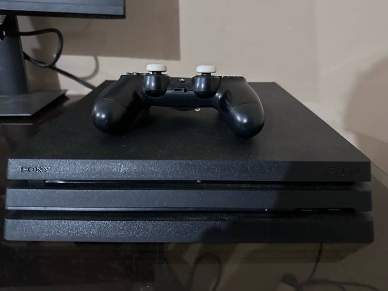 ps4 pro 1TB 7216(latest model) with 2 games 1