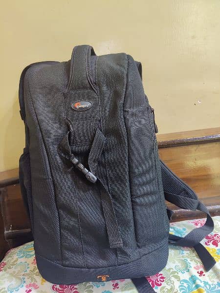 Lowepro Flipside 300

Backpack/Camera bag 3