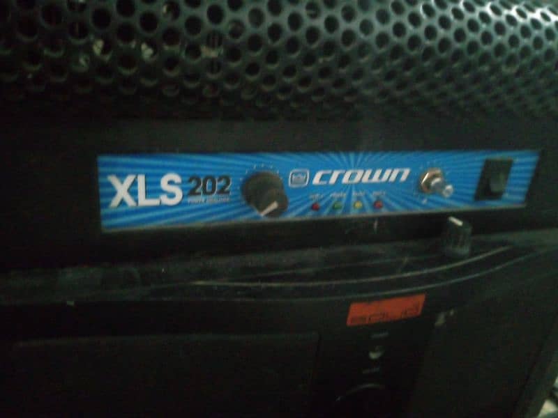 crown xls 202 power amplifier 1