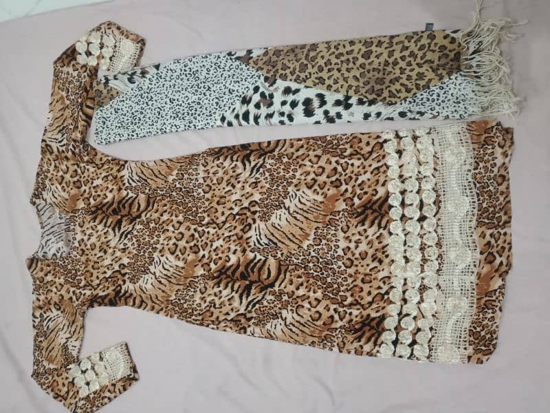 Cheetah print Stitched Qameez and shawl 1