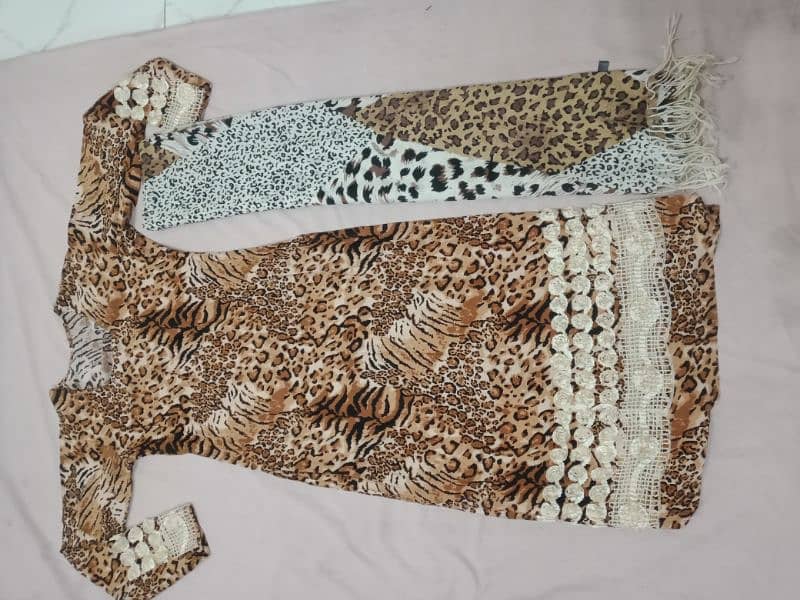 Cheetah print Stitched Qameez and shawl 2