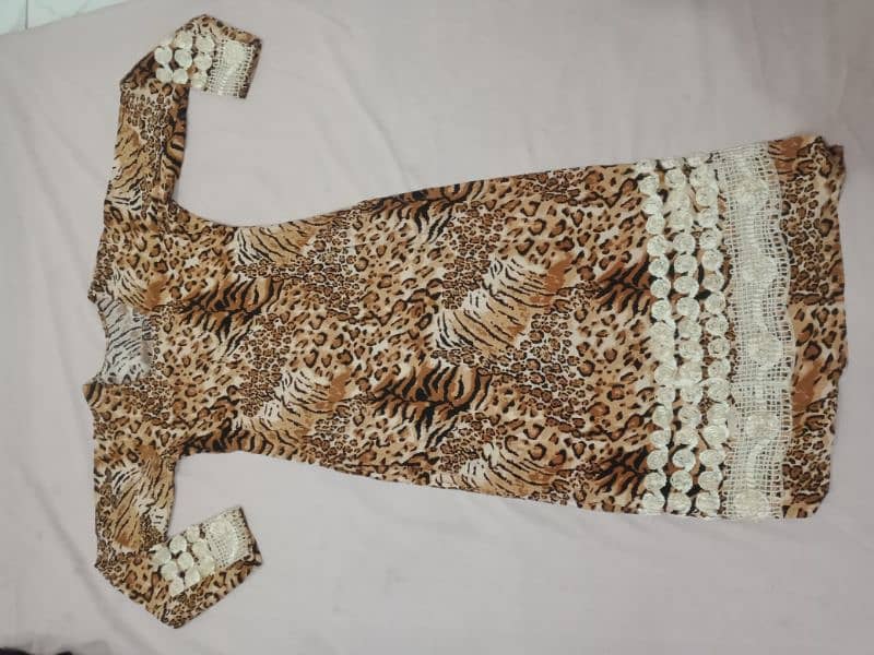 Cheetah print Stitched Qameez and shawl 3