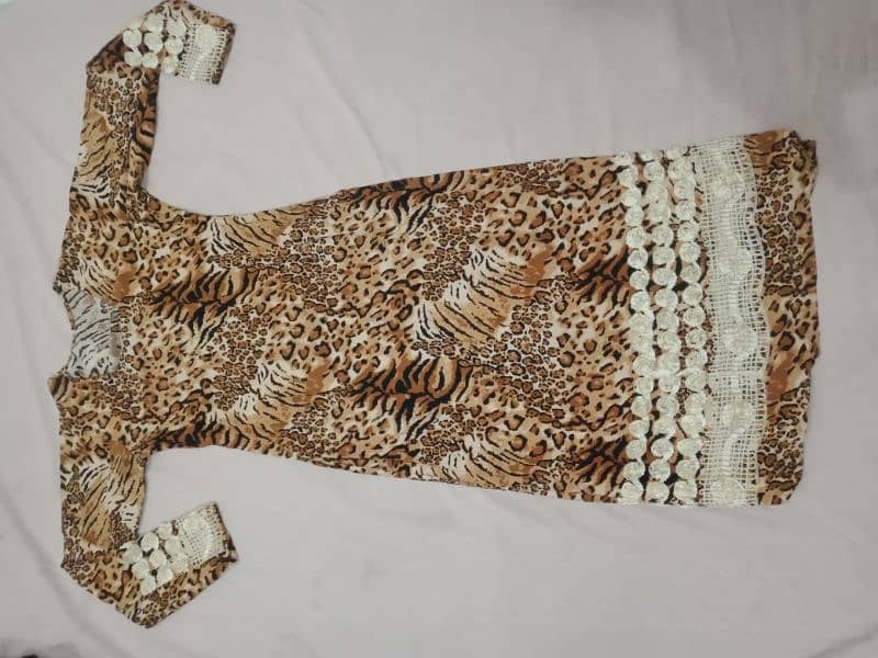 Cheetah print Stitched Qameez and shawl 4