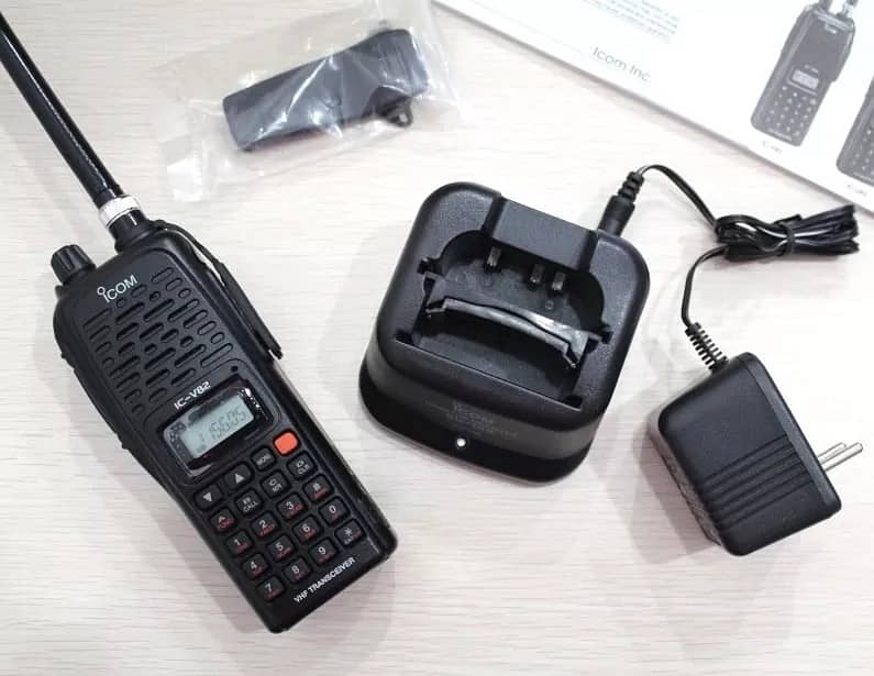 Icom V82 V-H-F Transceiver High-Quality Radio Communication - 1 Piece 2