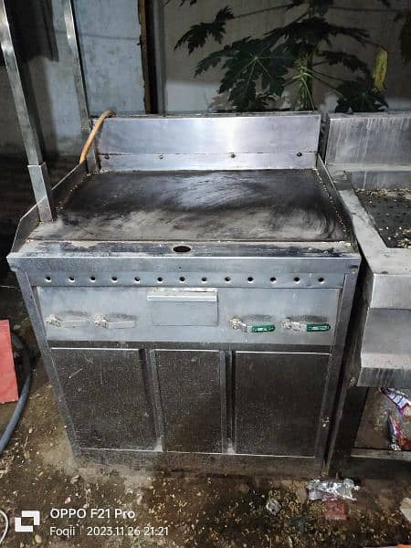 fryer counter and gas cylinder and fast food burtan 6