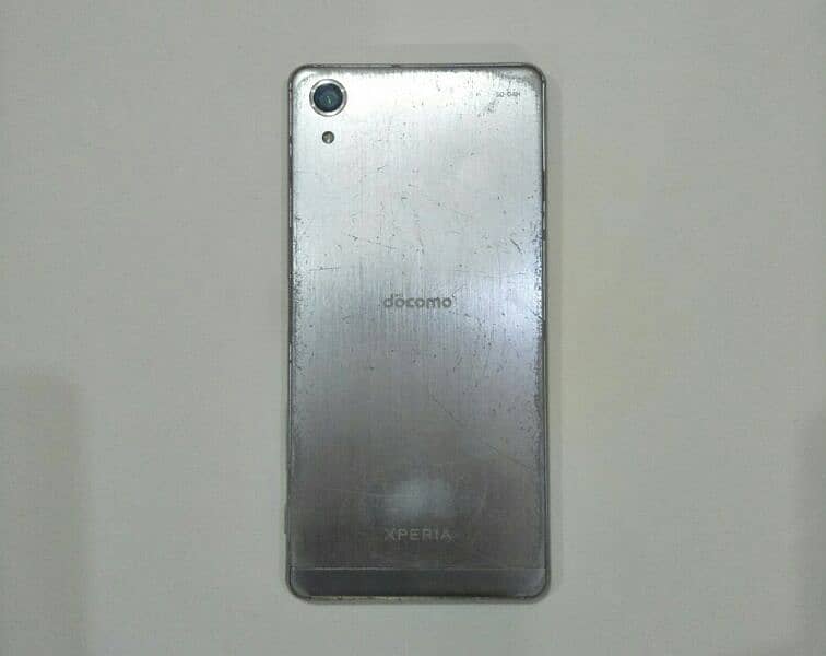 Sony Xperia SO-04H 1