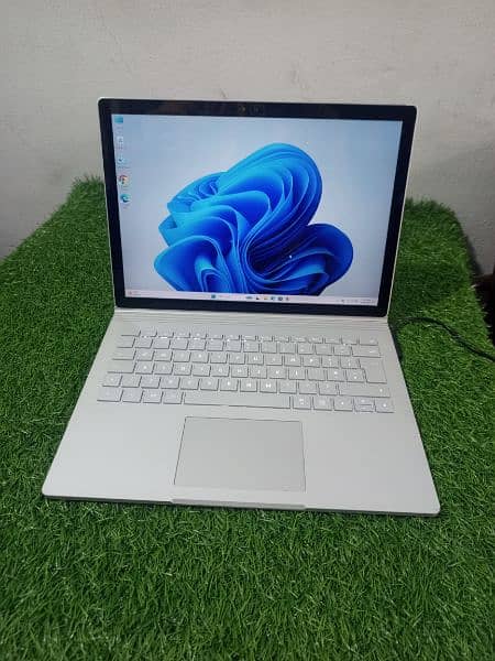 Microsoft surface Book 4k Touch Display very good Battery Backup 0