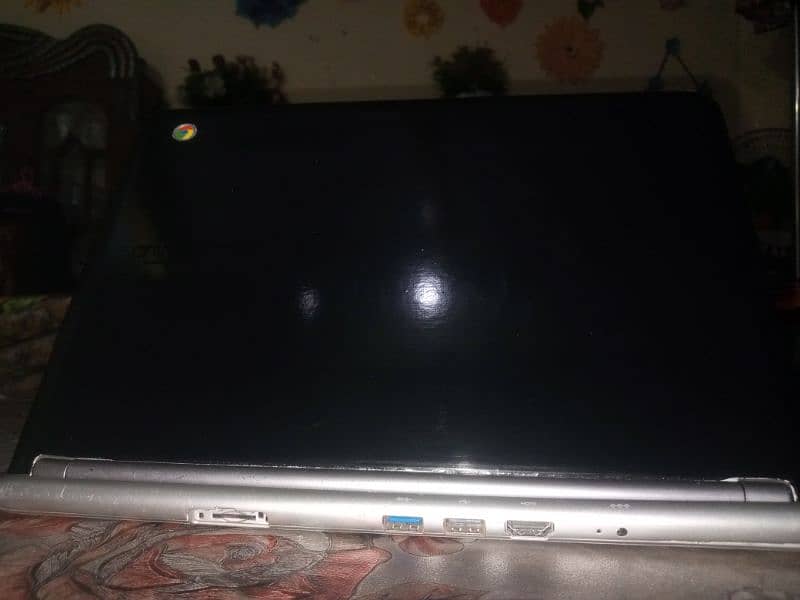 Samsung Chromebook urgent sale bag KY Sath good condition 3