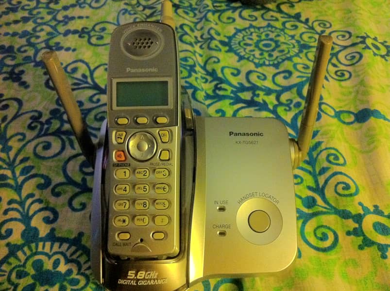 Panasonic KX TG 5621 Cordless Phone 0