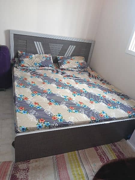 new bed and almari 3 dooor 1