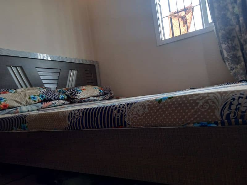 new bed and almari 3 dooor 6