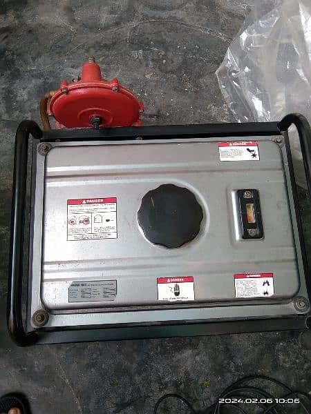 1000 waat generator 9/10condition . with box 2