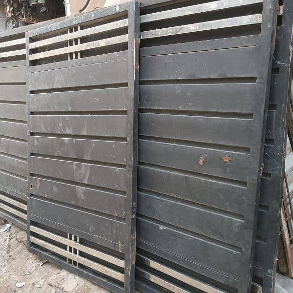 8.6+8.6+3.6=20'. 6" Width, 5'. 6" Height Main Gate/Iron Gate/Iron Door 0