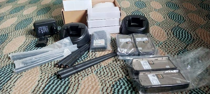 MOTOROLA GP2000 Made in Malaysia with all new accessories 17