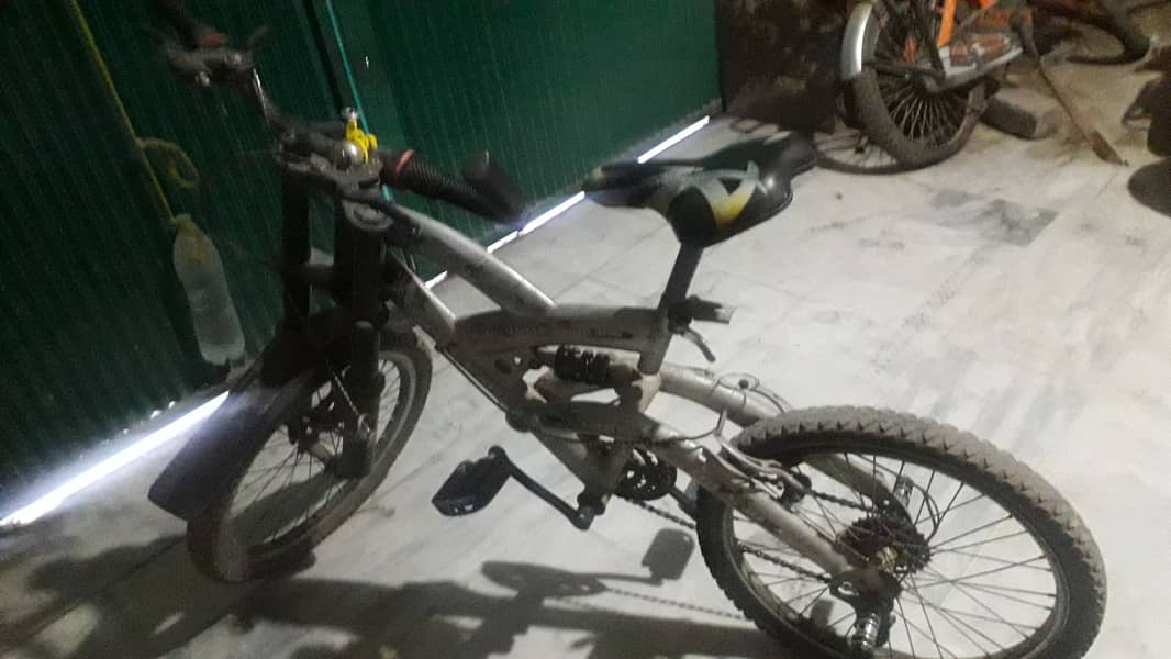 F16 Bicycle in good condition 4