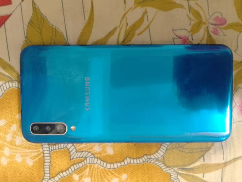 Samsung A50 6/128GB for sale with box 2
