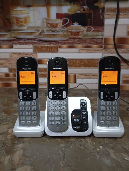 UK imported Panasonic trio cordless phone with intercom with answer m 2