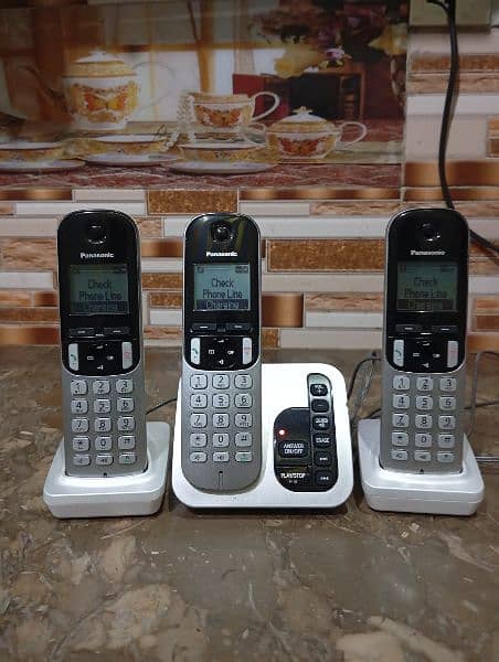 UK imported Panasonic trio cordless phone with intercom with answer m 4