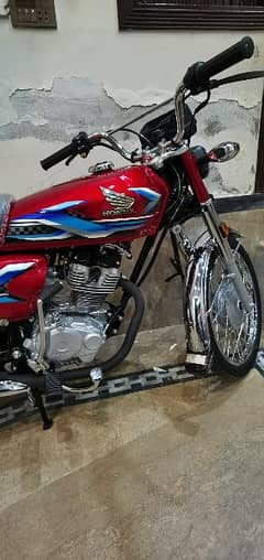 Honda 125 only 350klm used