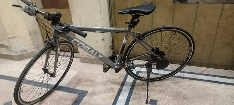 Hybird cycle only 1 month used it has 8 gears in back and 3 in front 7