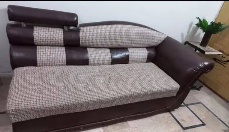 3seatr sofa(2 sofa hn) or 1 sofe ki price 15000 he 1