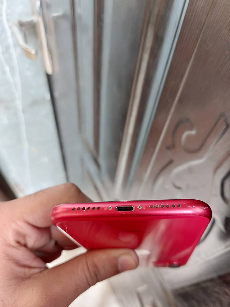 iPhone 11 red product 256gb jv water pack 2