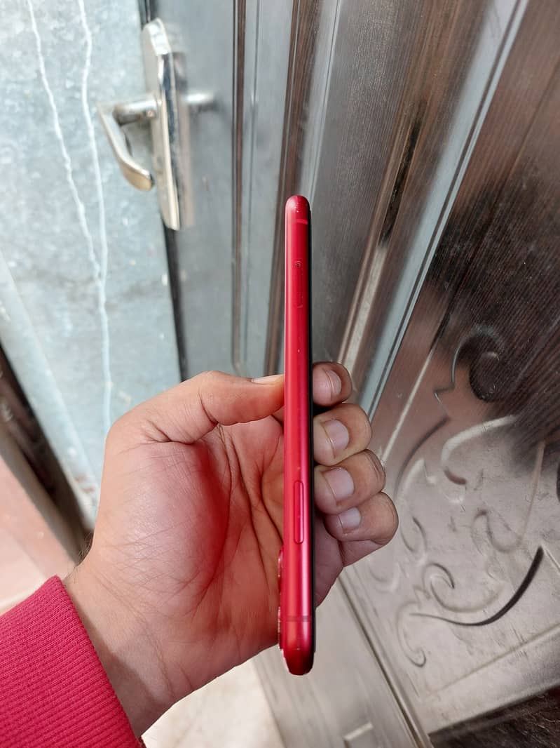 iPhone 11 red product 256gb jv water pack 3