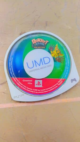 1 PSP UMD Case,7 UMD and 1 orignal Sony memory card install 3 games 9