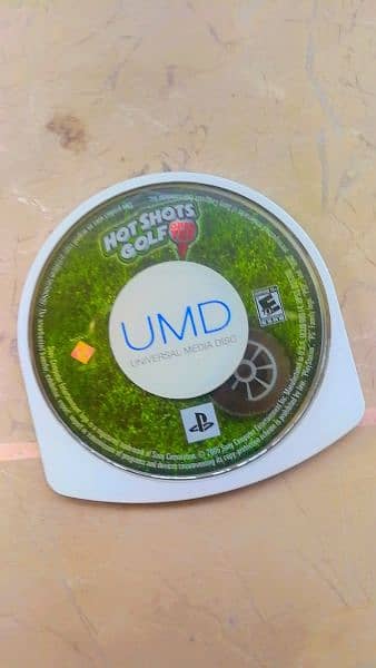 1 PSP UMD Case,7 UMD and 1 orignal Sony memory card install 3 games 10