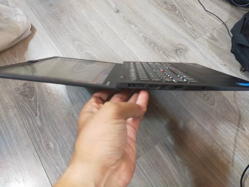 Lenovo ThinkPad X1 Carbon 20BS (i5 5th 8GB 256SSD) 14 FHD 3