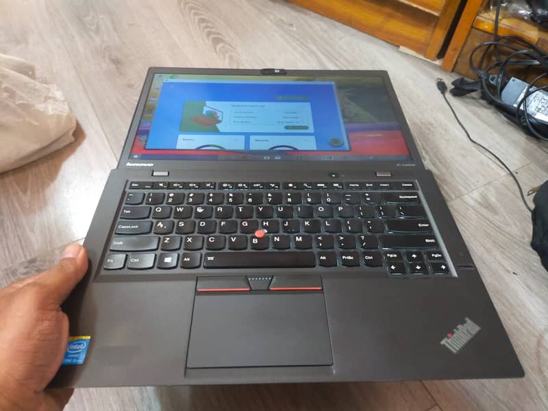 Lenovo ThinkPad X1 Carbon 20BS (i5 5th 8GB 256SSD) 14 FHD 4