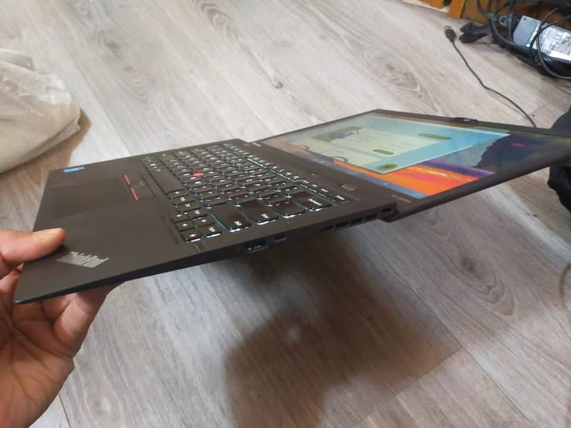 Lenovo ThinkPad X1 Carbon 20BS (i5 5th 8GB 256SSD) 14 FHD 5