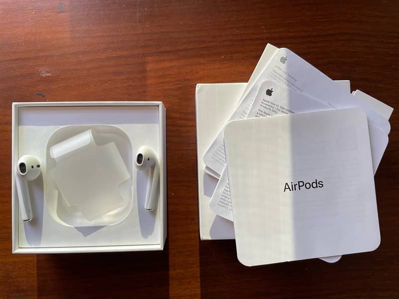 Apple AirPods 1st Generation - Earpieces/Earbuds and Box Only 0