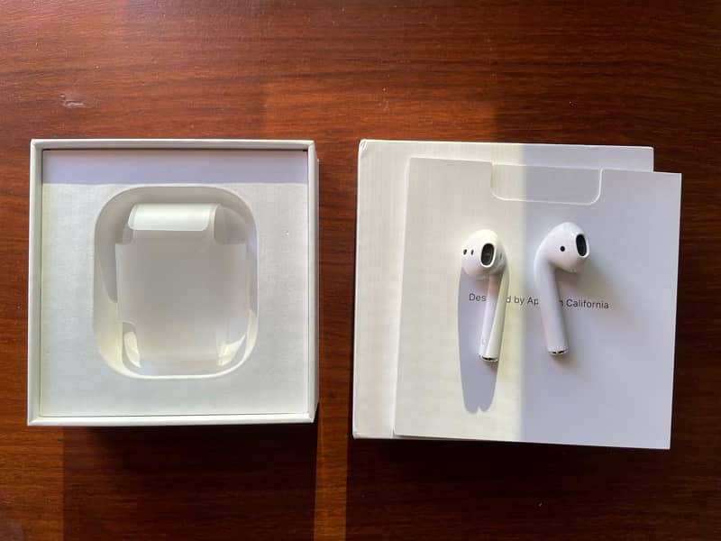 Apple AirPods 1st Generation - Earpieces/Earbuds and Box Only 3