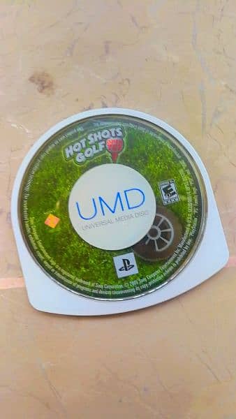 1 PSP UMD Case, 7 UMD and 1 original Sony memory card install 3 game 7