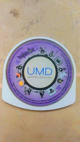1 PSP UMD Case, 7 UMD and 1 original Sony memory card install 3 game 8